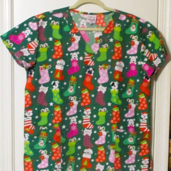 Luv Scrub Tops Christmas Buter Soft Size Med Stockings Puppies - Picture 1 of 5